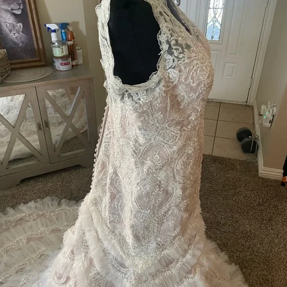 Wedding dress size 14 - Picture 7 of 10